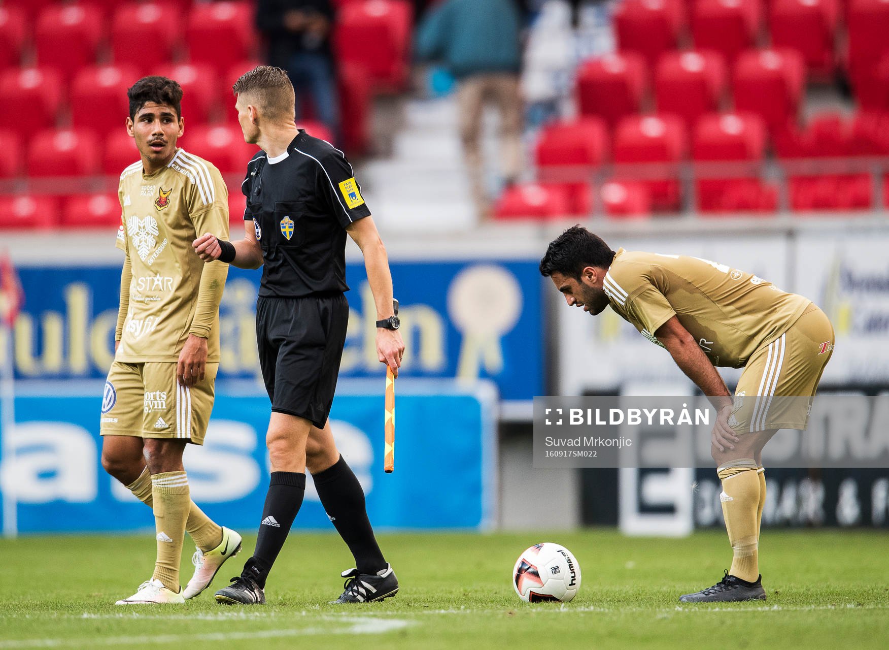 Östersunds Hosam Aiesh och Brwa Nouri deppar