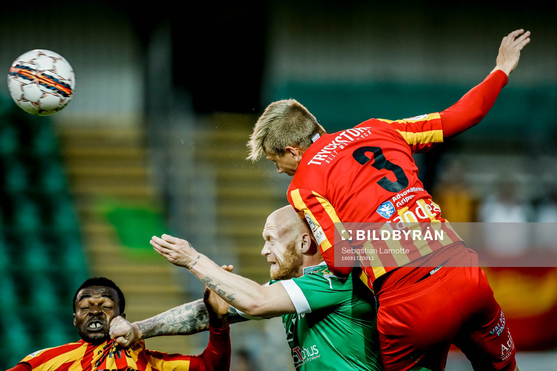 Syrianskas Mattias Liljestrand i duell med Ljungskiles Ken Fagerberg under fotbollsmatchen i Superettan mellan Ljungskile och Syrianska den 17 September 2016 i Ljungskile.