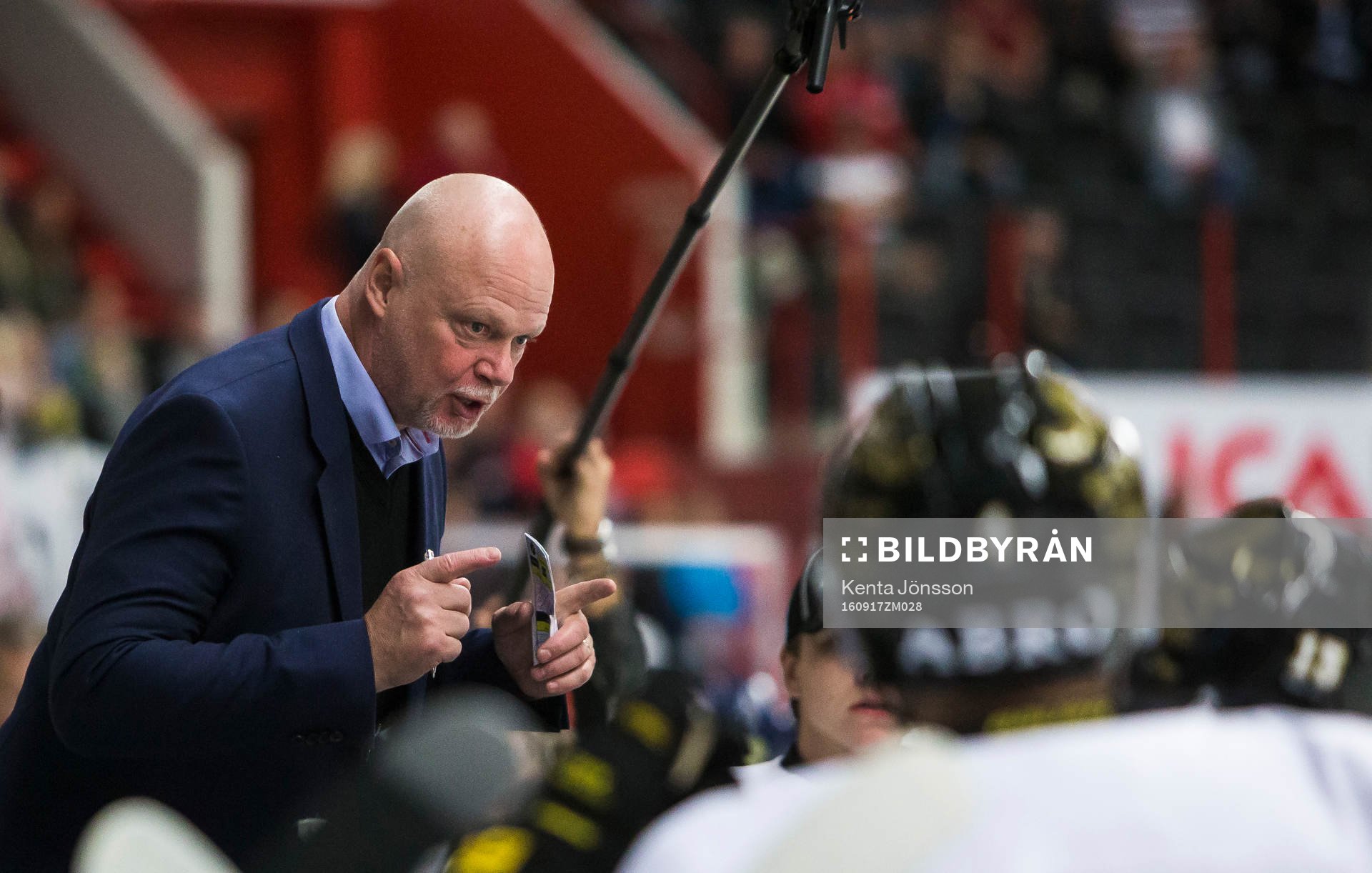 s tränare Roger Melin i aktion