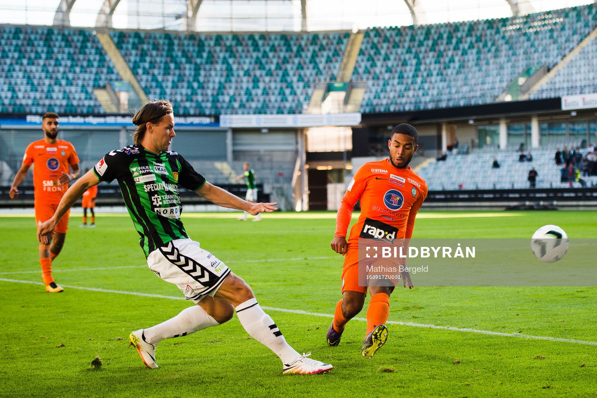 GAIS Johan Ramhorn och Athletics Jernade Meade under fotbollsmatchen i Superettan mellan Gais och AFC United den 17 September 2016 i Göteborg.