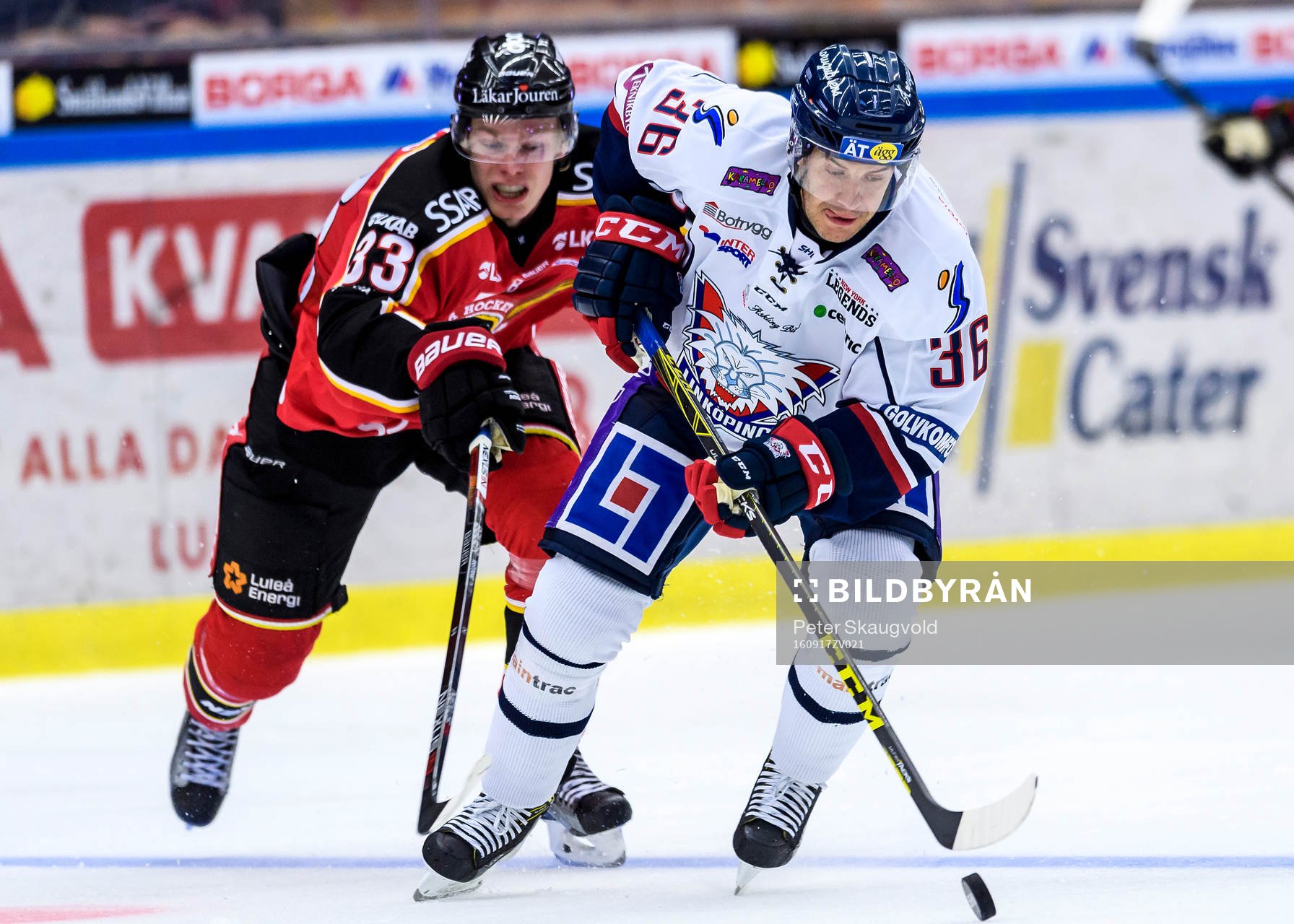 Linköpings Niklas Fogström jagas av Luleås Christopher