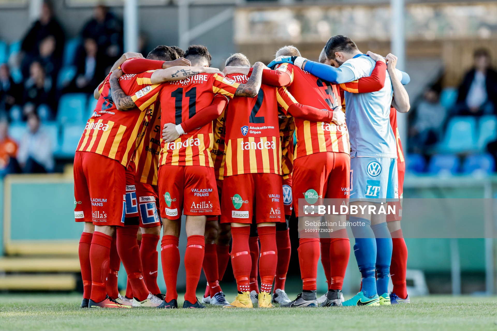 Syrianskas spelare laddar i grupp