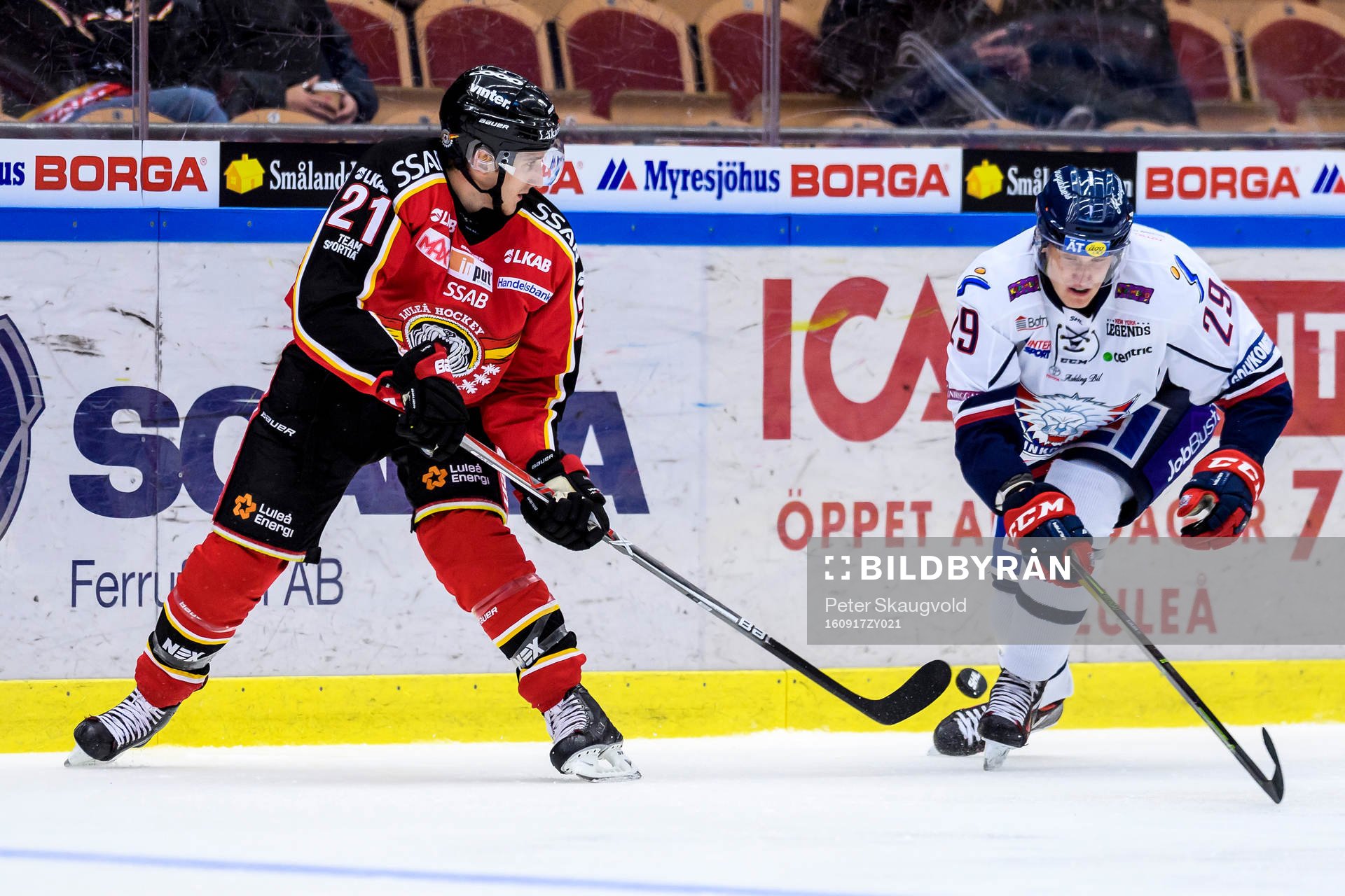 Luleås Bill Sweatt och Linköpings Gabriel Carlsson