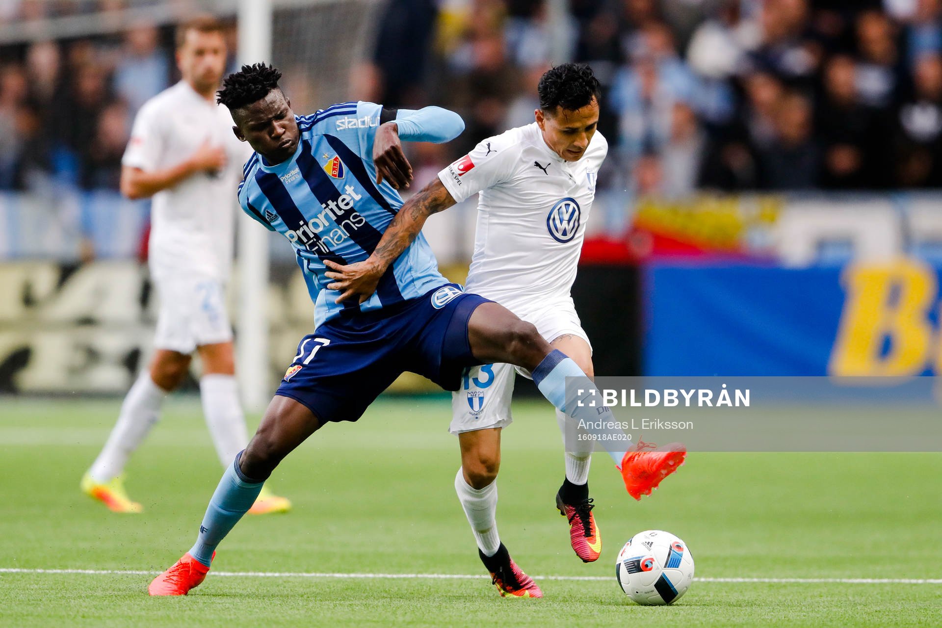 Djurgårdens Michael Olunga och Malmö FFs Yoshimar Yotún