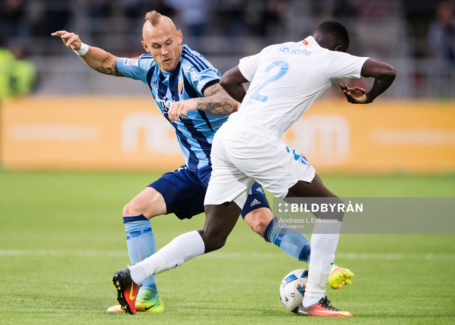 Djurgårdens Magnus Eriksson i kamp om bollen med Malmö FFs Pa Konate under fotbollsmatchen i Allsvenskan mellan Djurgården och Malmö FF den 18 september 2016 i Stockholm.