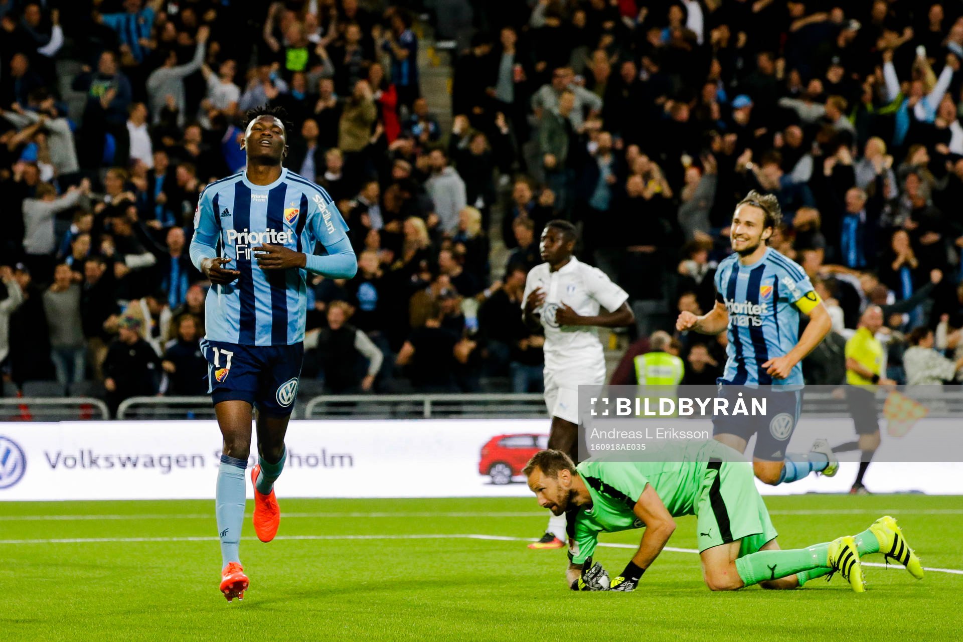Djurgårdens Michael Olunga och Kevin Walker jublar