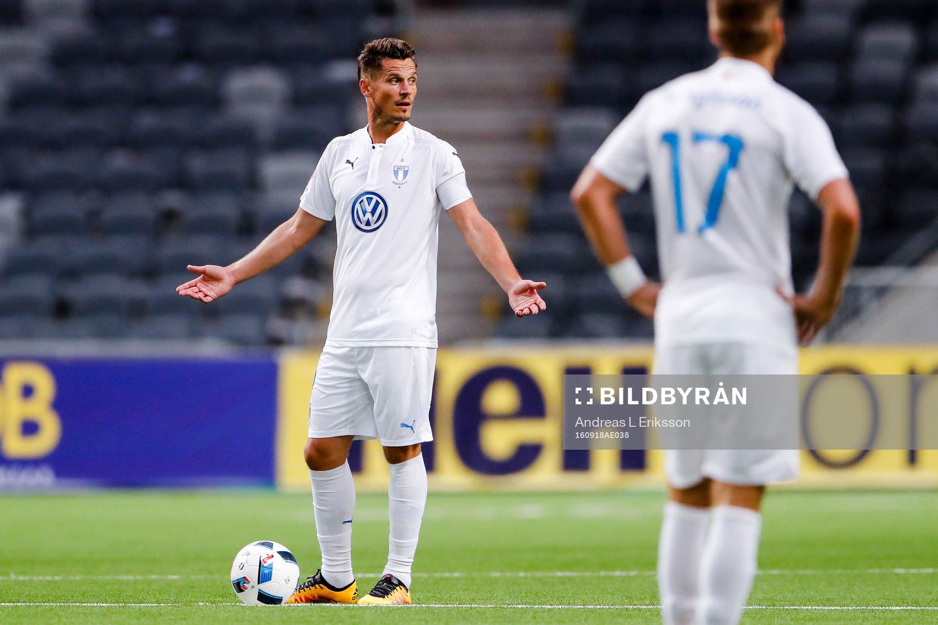 Malmö FFs Markus Rosenberg och Rasmus Bengtsson deppar