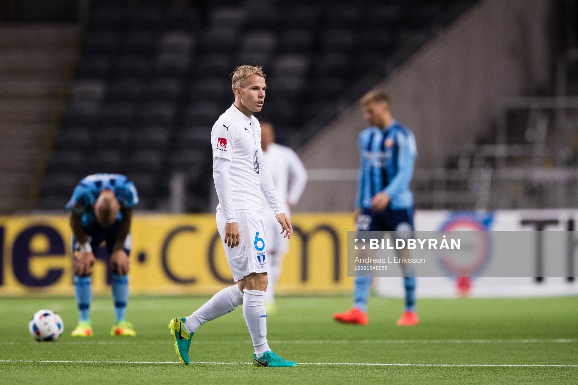 Malmö FFs Oscar Lewicki deppar