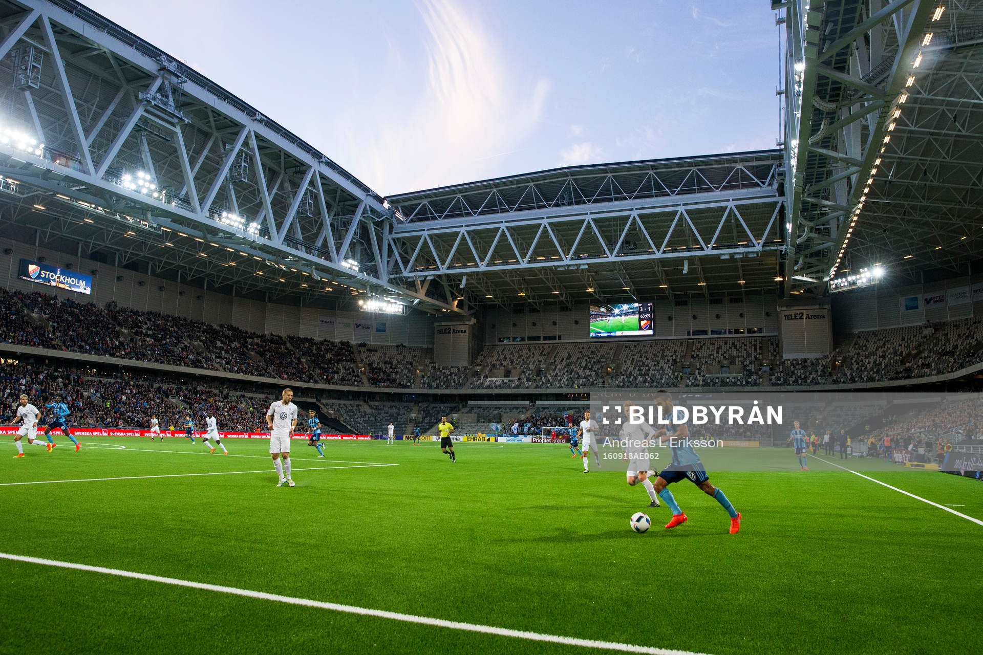 Djurgårdens Othman El Kabir med bollen på Tele2 Arena