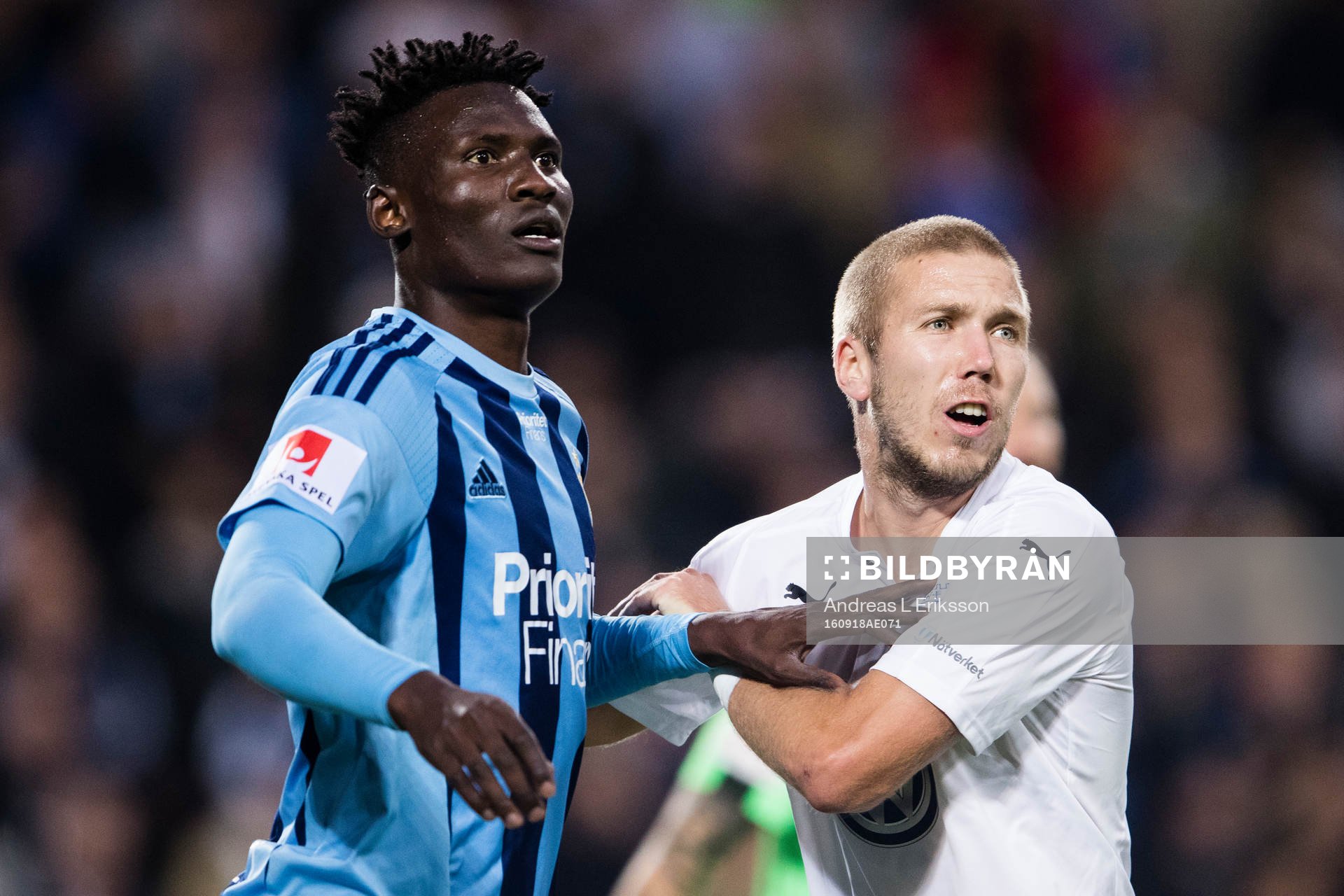 Djurgårdens Michael Olunga och Malmö FFs Anton Tinnerholm