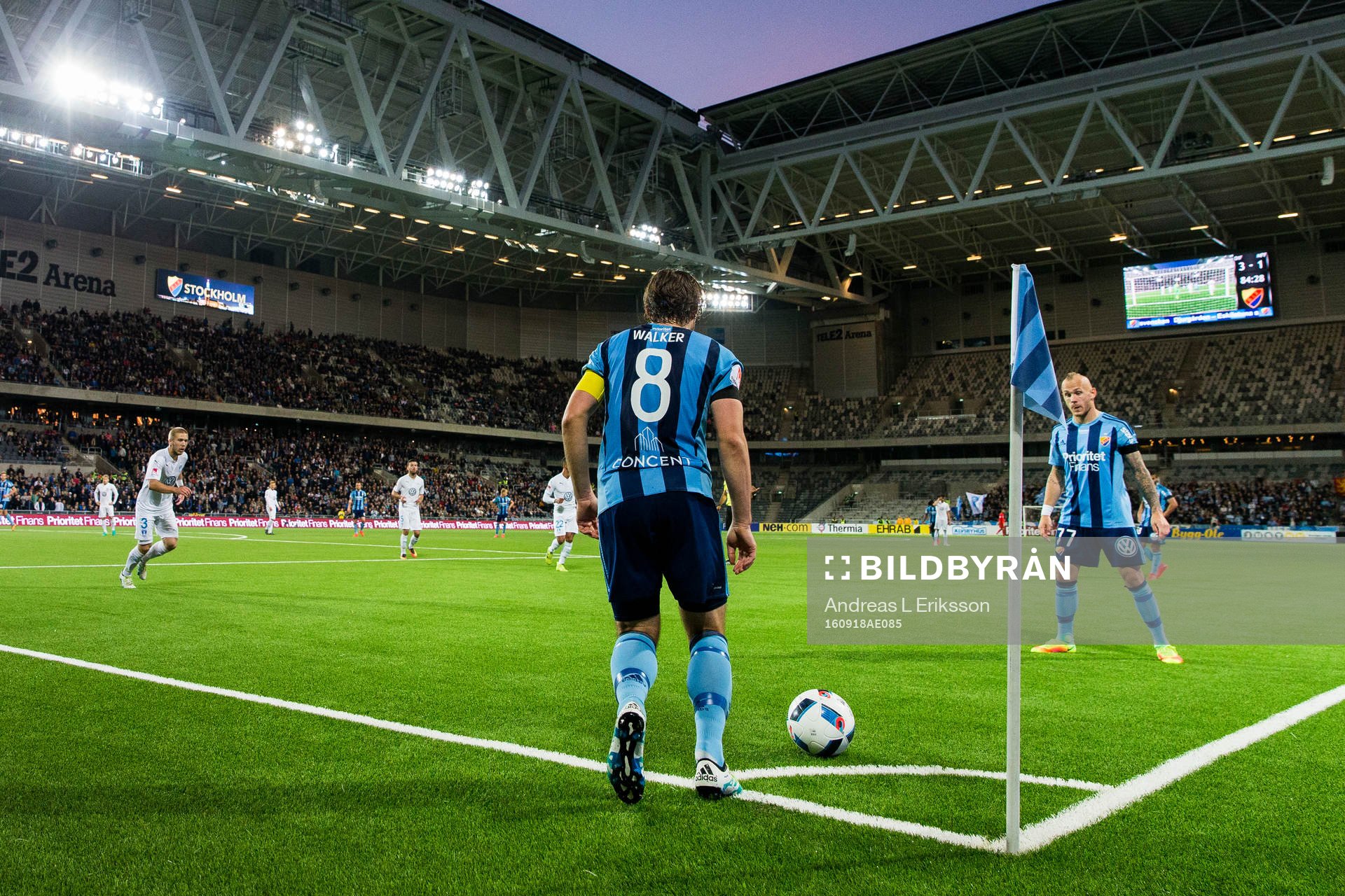 Djurgårdens Kevin Walker med en hörna på Tele2 Arena