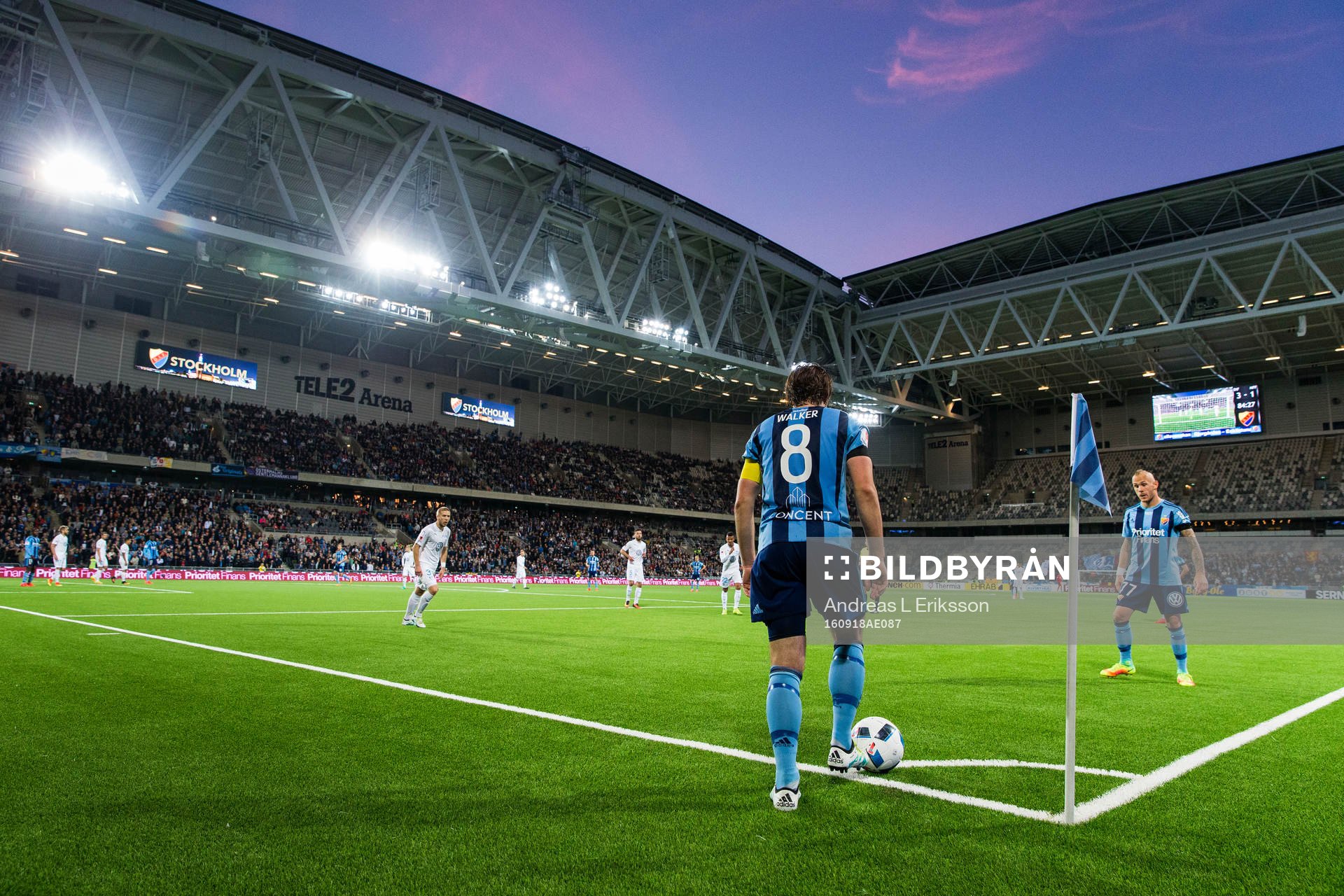 Djurgårdens Kevin Walker med en hörna på Tele2 Arena