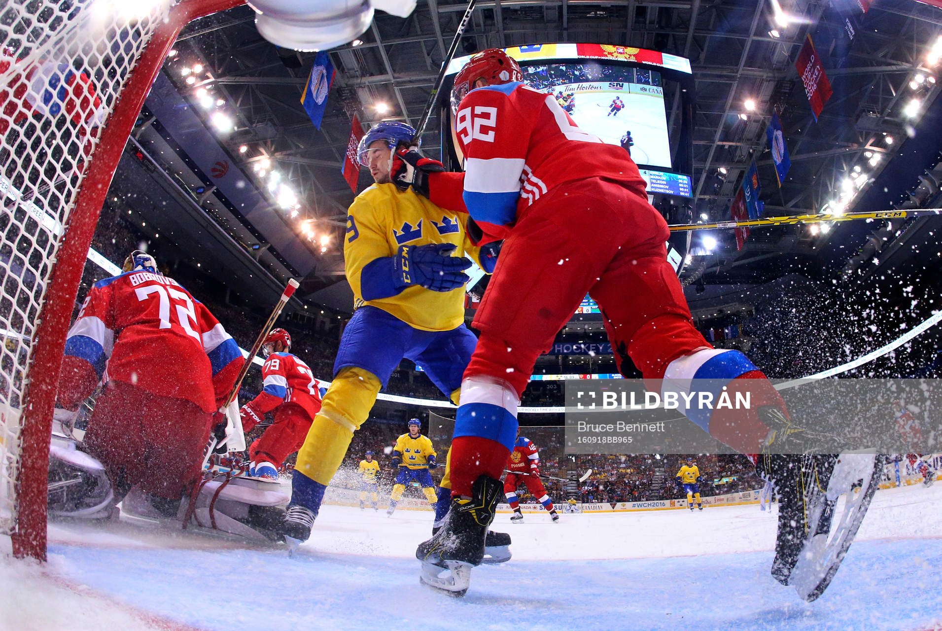 Sveriges Filip Forsberg får och Rysslands Evgeny Kuznetsov