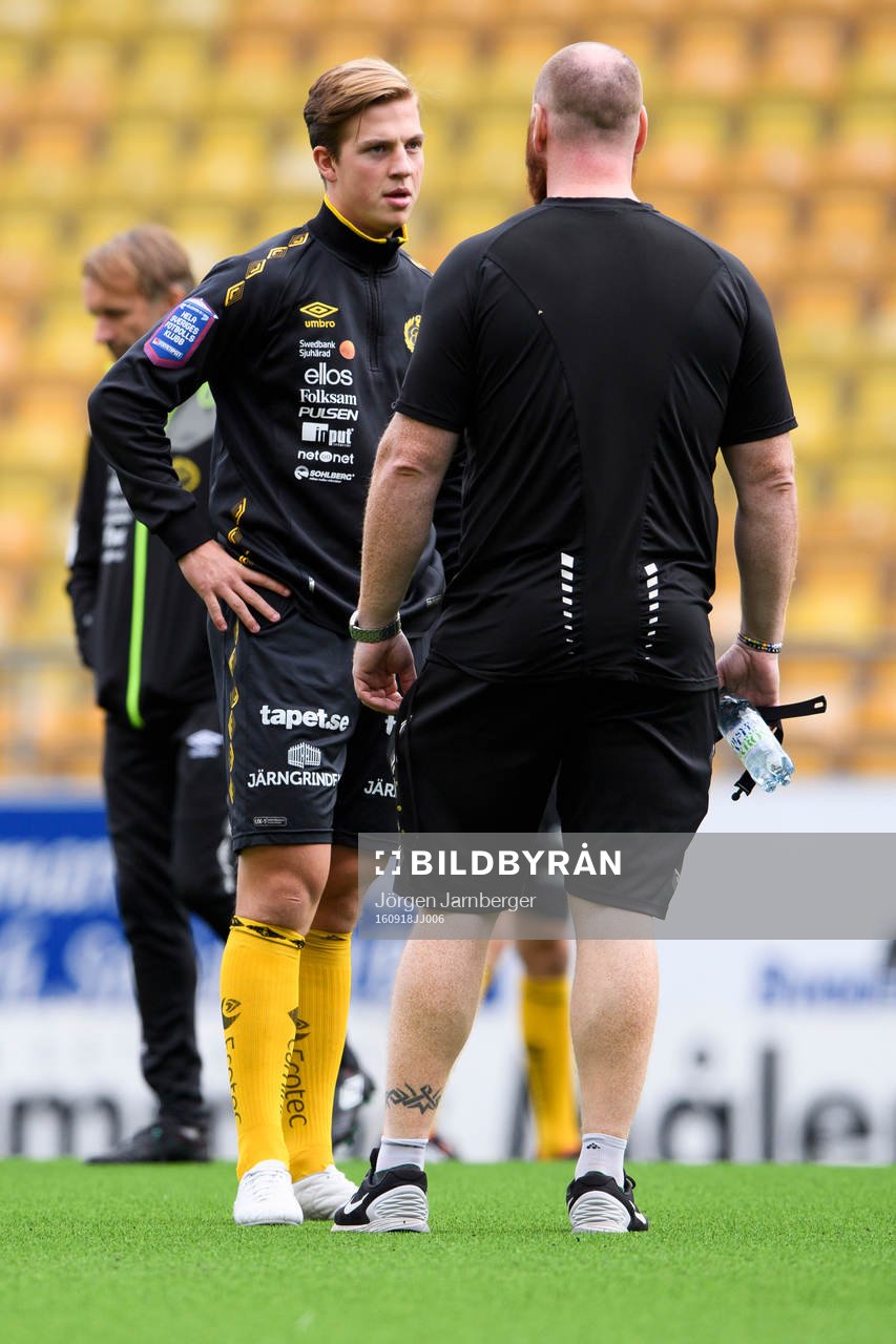 Elfsborgs Simon Olsson samtalar med fystränare Magnus