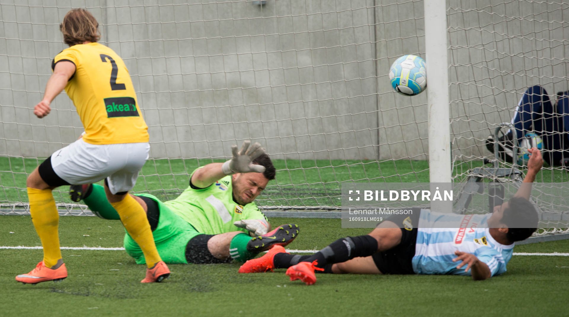 Lund gör 1-0 bakom Hässleholms målvakt Krenar Ejupi i