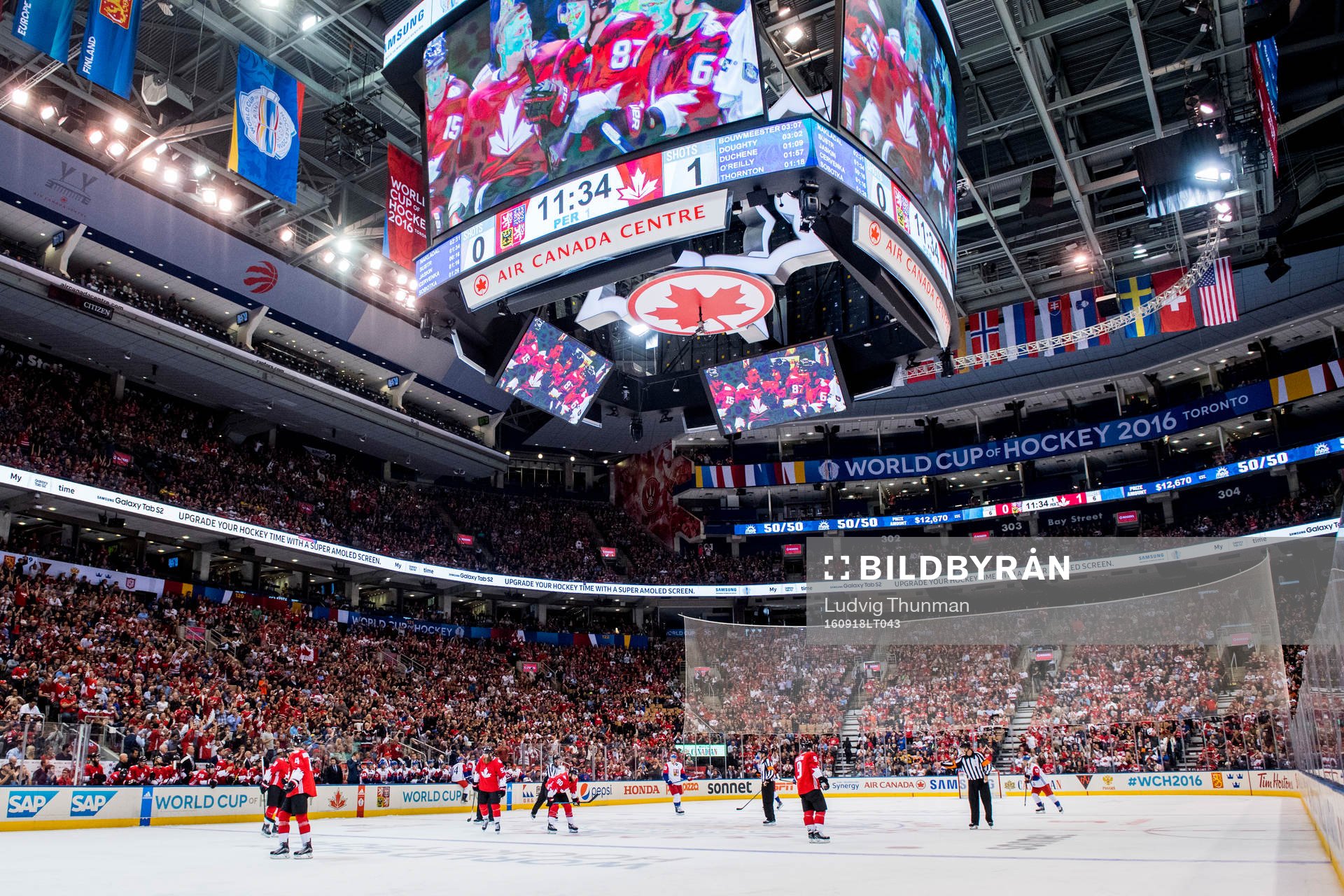 Interiör över Air Canada Center när spel pågår