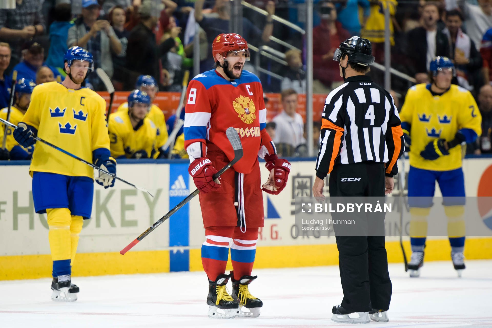 Rysslands Alex Ovechkin reagerar på domaren