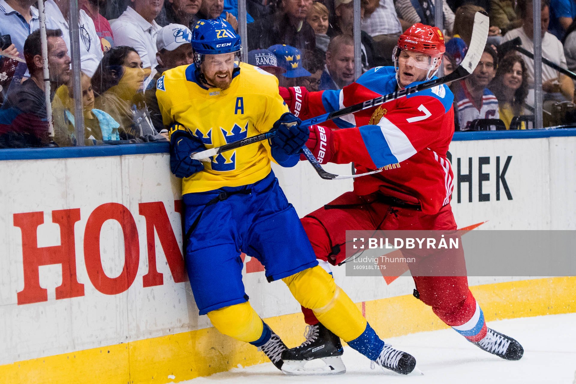 Sveriges Daniel Sedin och Rysslands Dmitry Kulikov