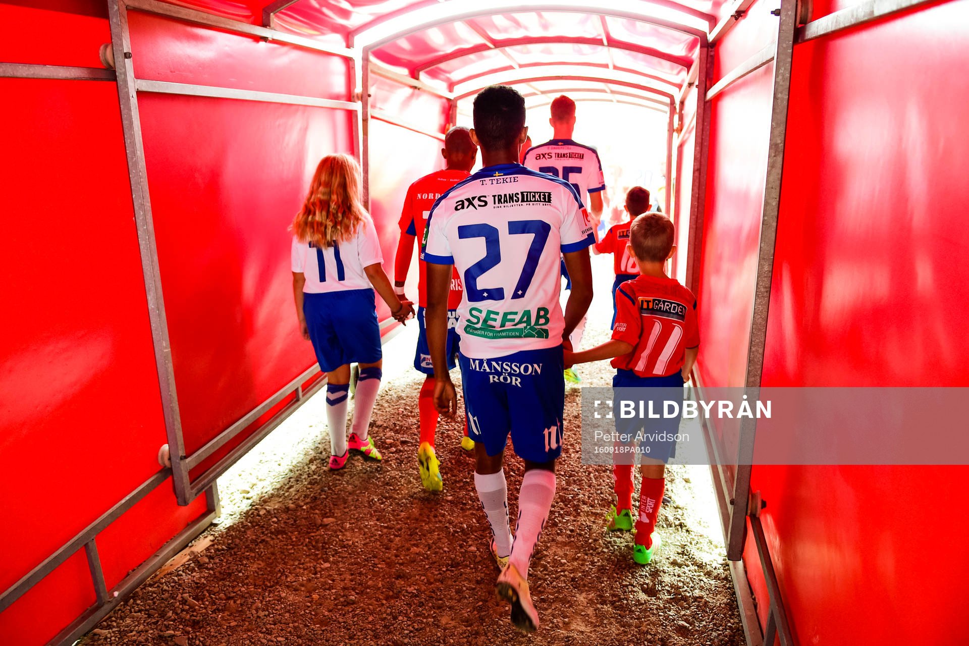 Norrköpings Tesfaldet Tekie före fotbollsmatchen i