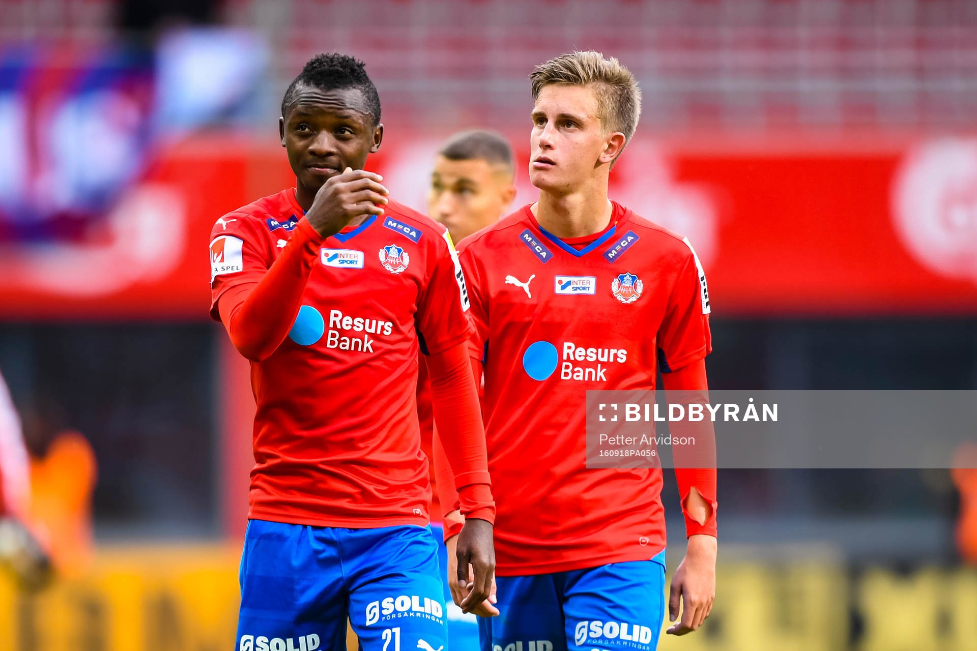 Helsingborgs Felix Bindelöv och Monday Samuel deppar