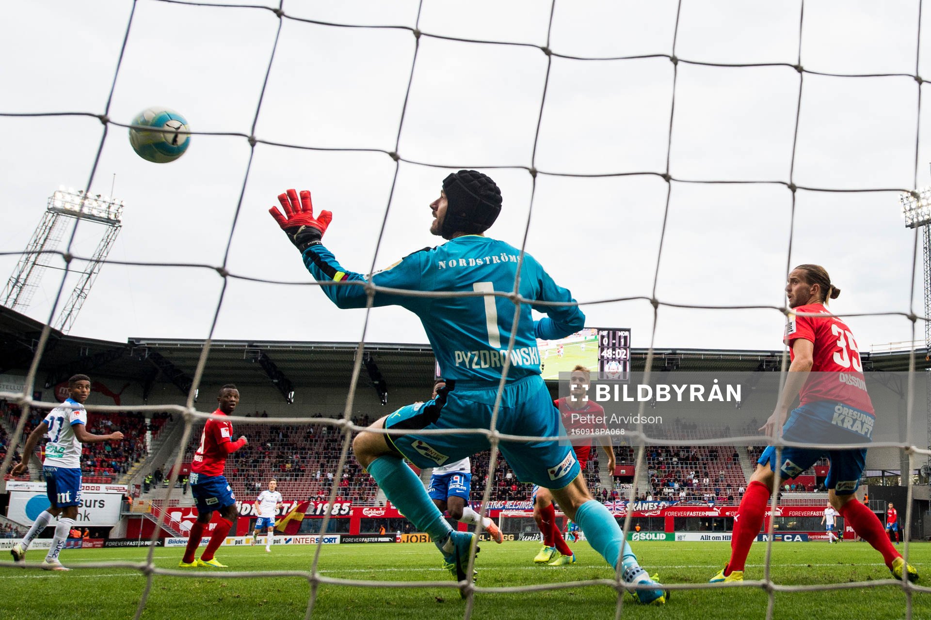 Norrköpings Niclas Eliasson gör 0-2 bakom Helsingborgs
