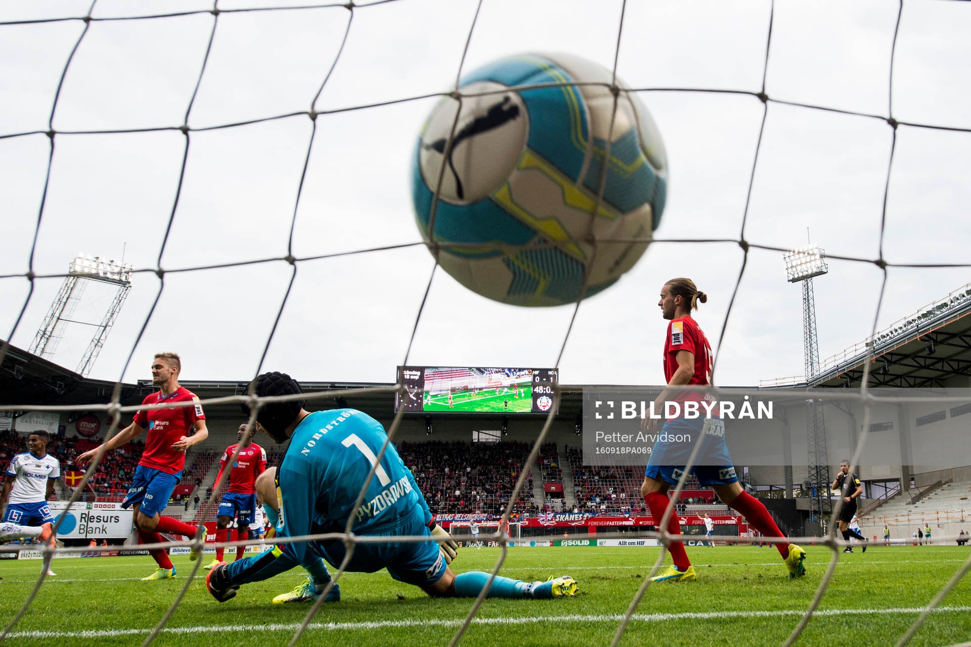 Helsingborgs målvakt Matt Pyzdrowski, Johan Mårtensson