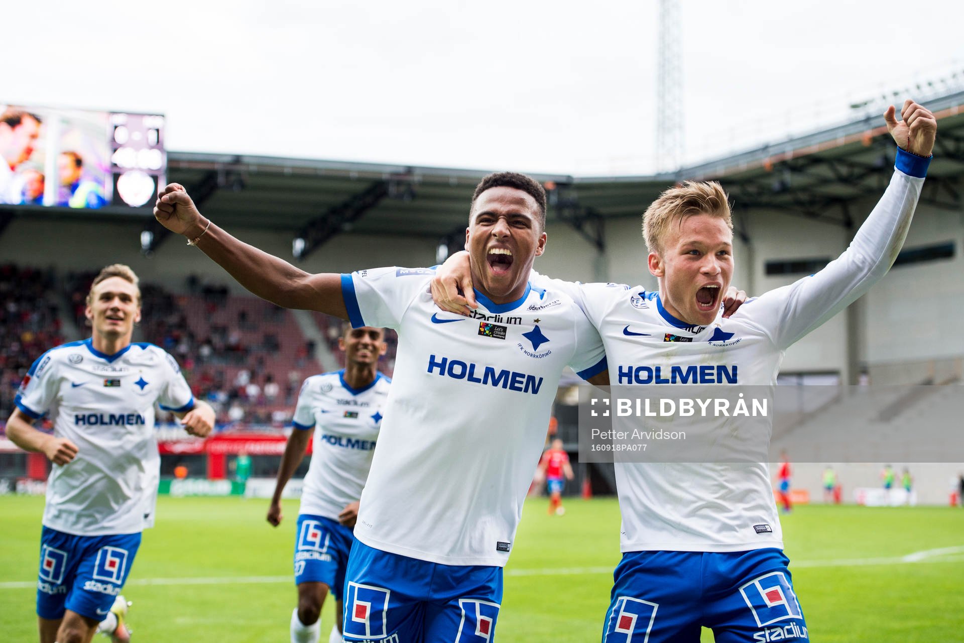 Norrköpings Niclas Eliasson (tv) jublar med Nicklas