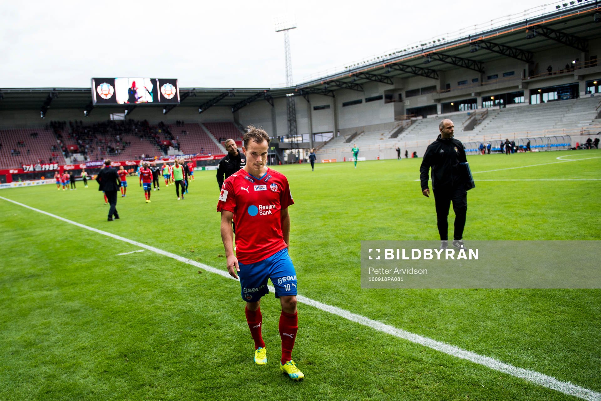 Helsingborgs Anton Wede deppar när han lämnar planen