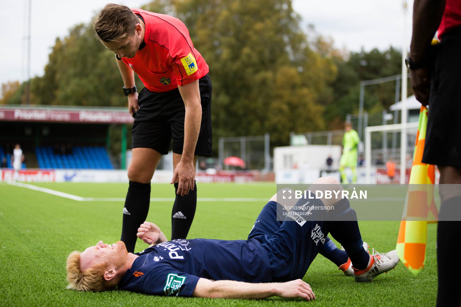 Utsiktens Robin Jonsson ligger på gräset
