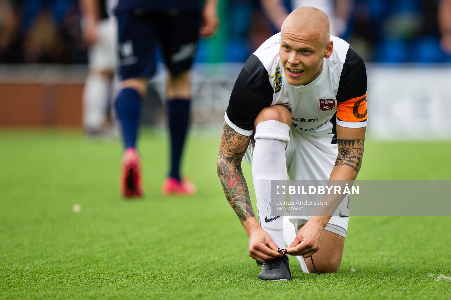 Qvidings lagkapten Jesper Brandt knyter skorna