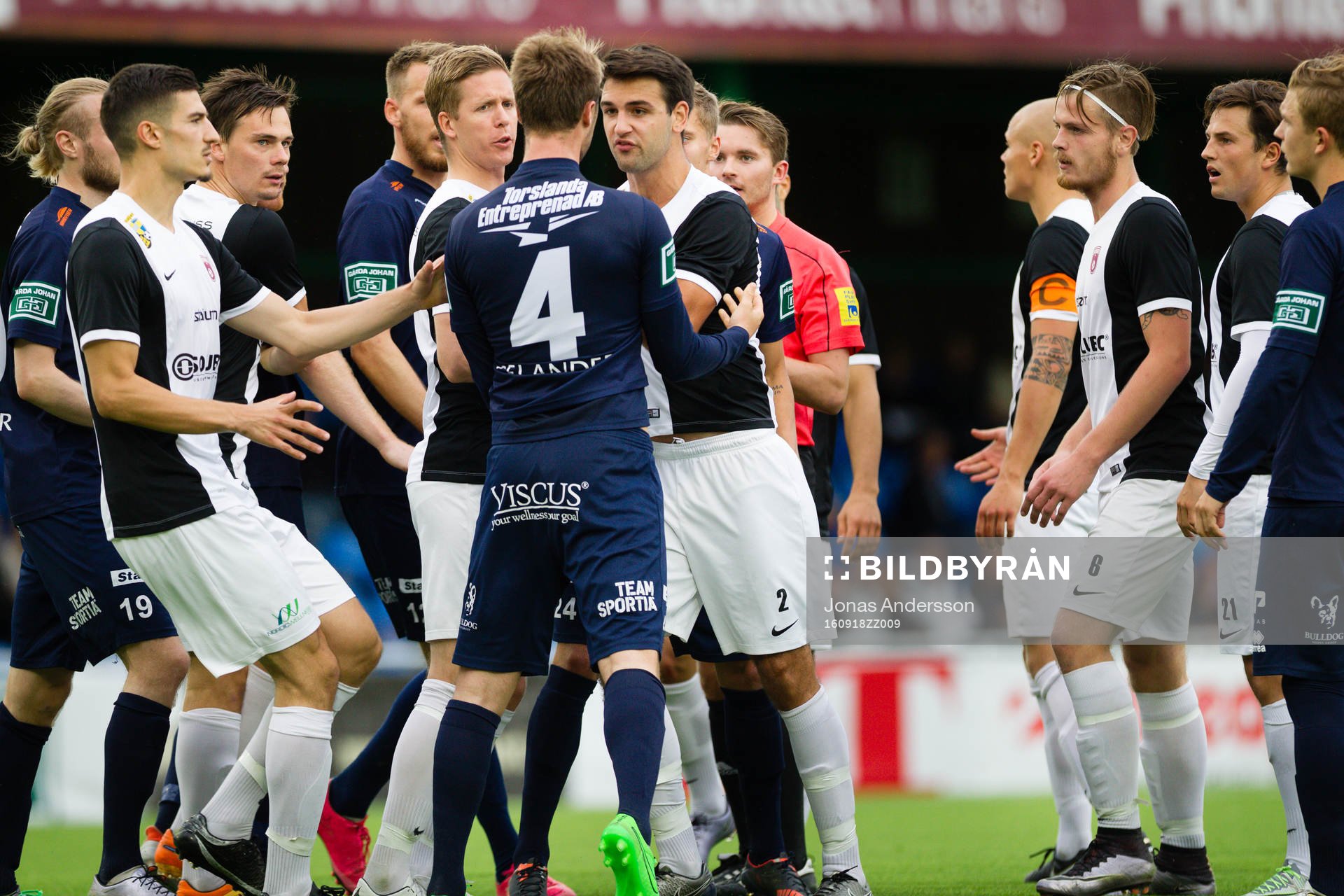 Utsiktens Niklas Olsson i bråk med Qvidings Oliver Stanisic