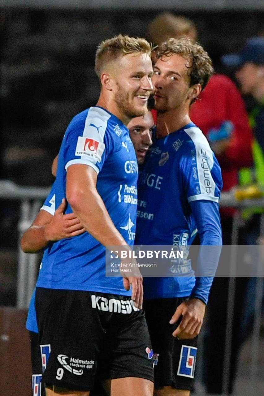 Halmstads Sead Haksabanovic jublar med lagkamrater