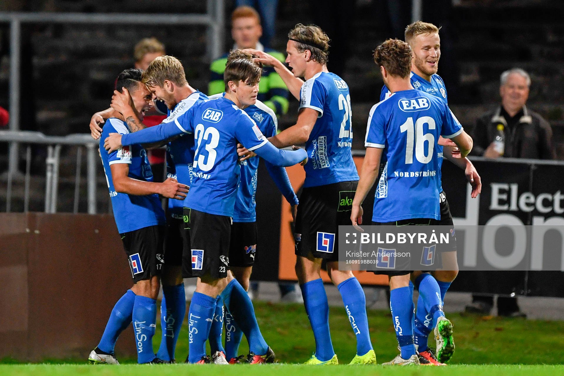 Halmstads Sead Haksabanovic jublar med lagkamrater