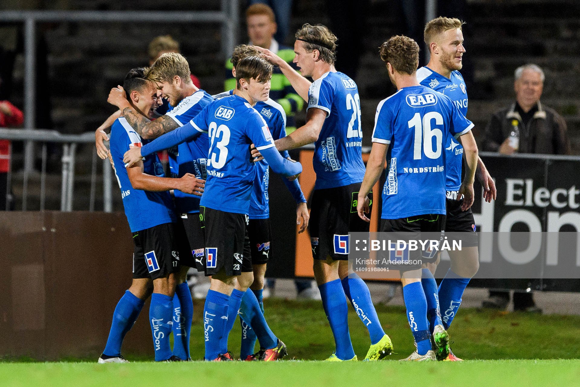 Halmstads Sead Haksabanovic (v) gör 2-0 och jublar med