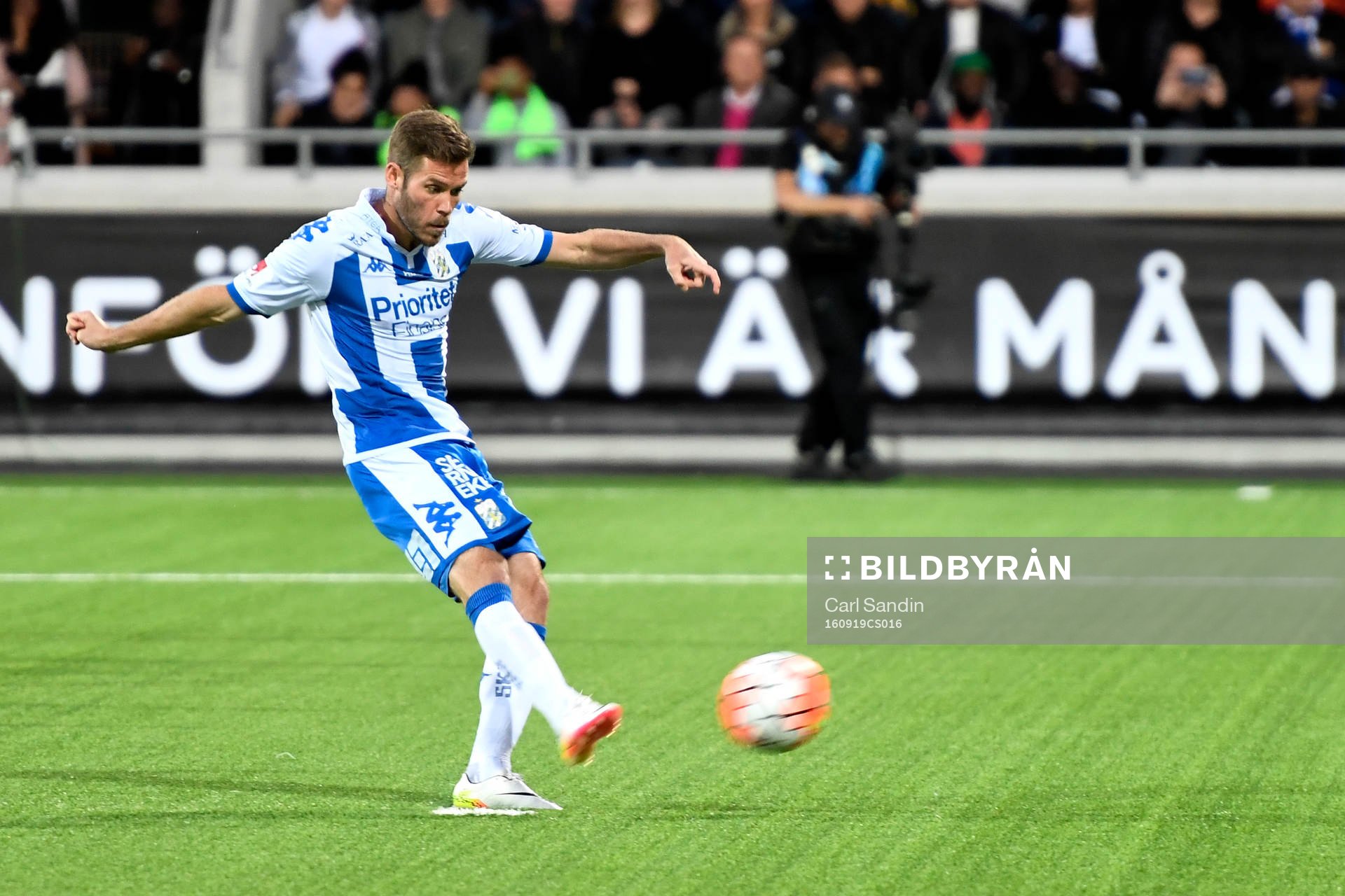 IFK Göteborgs Emil Salomonsson gör 0-1 på straff
