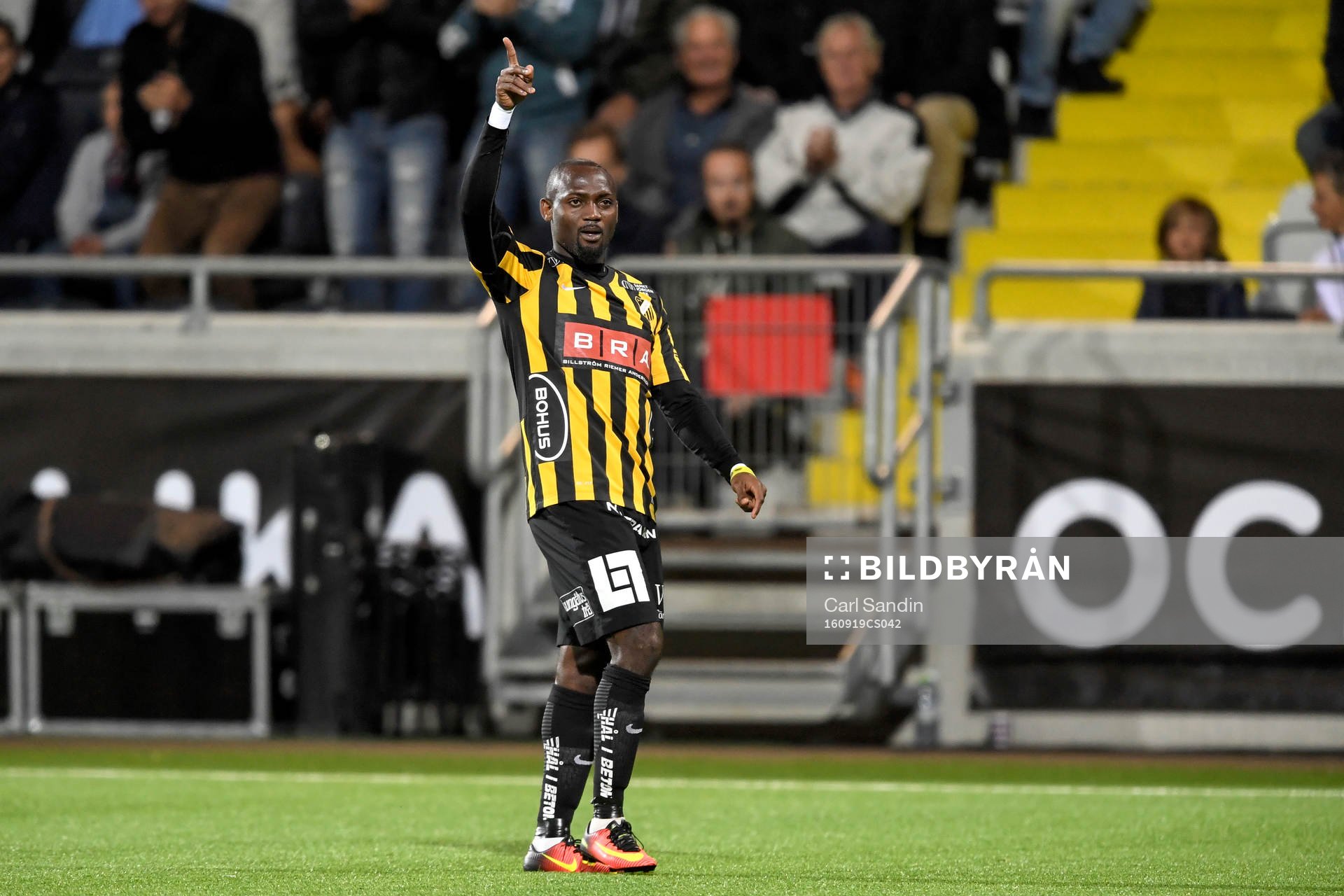 Häckens John Owoeri jublar