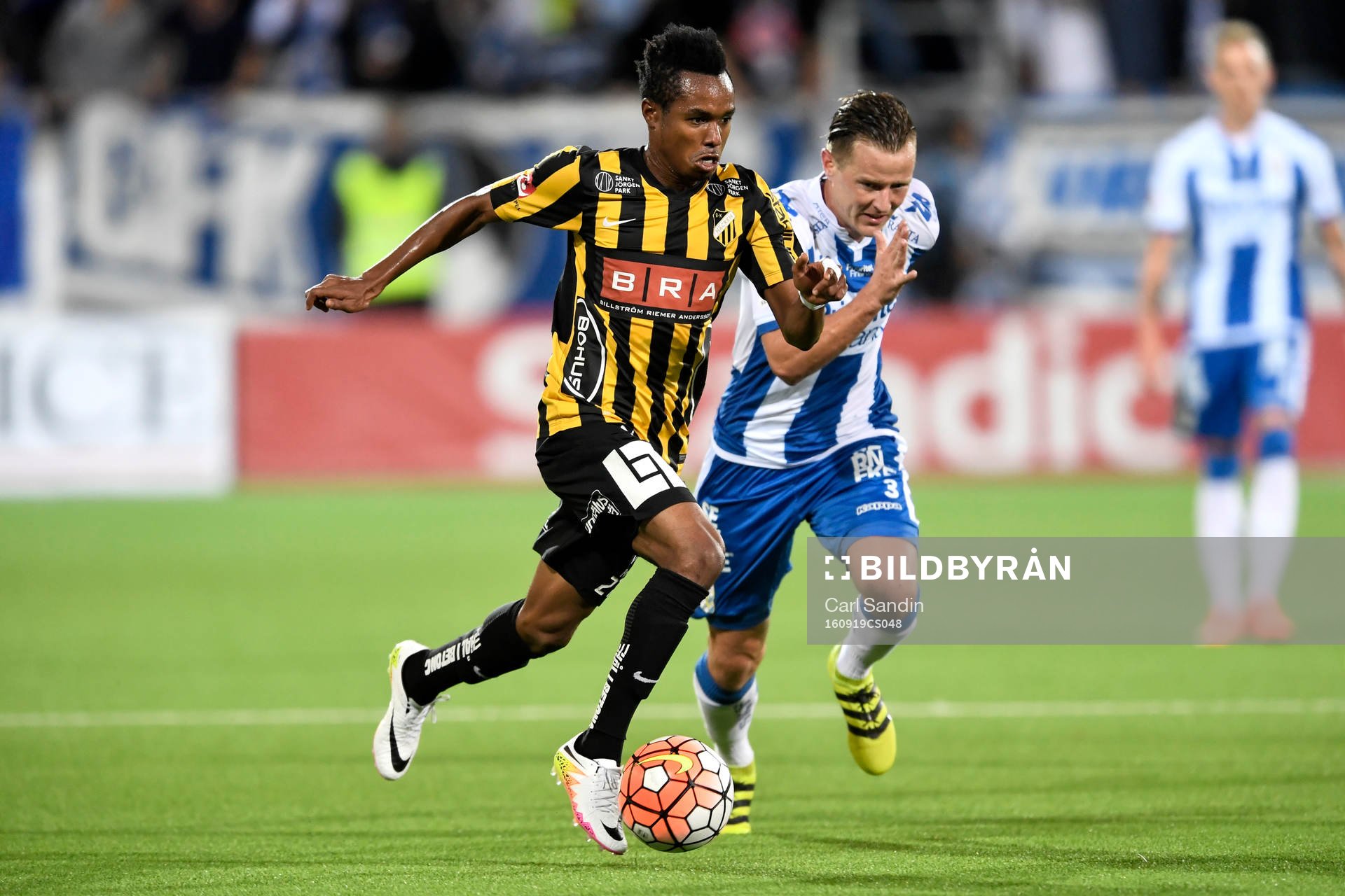 Häckens Nasiru Mohammed och IFK Göteborgs Scott Jamieson