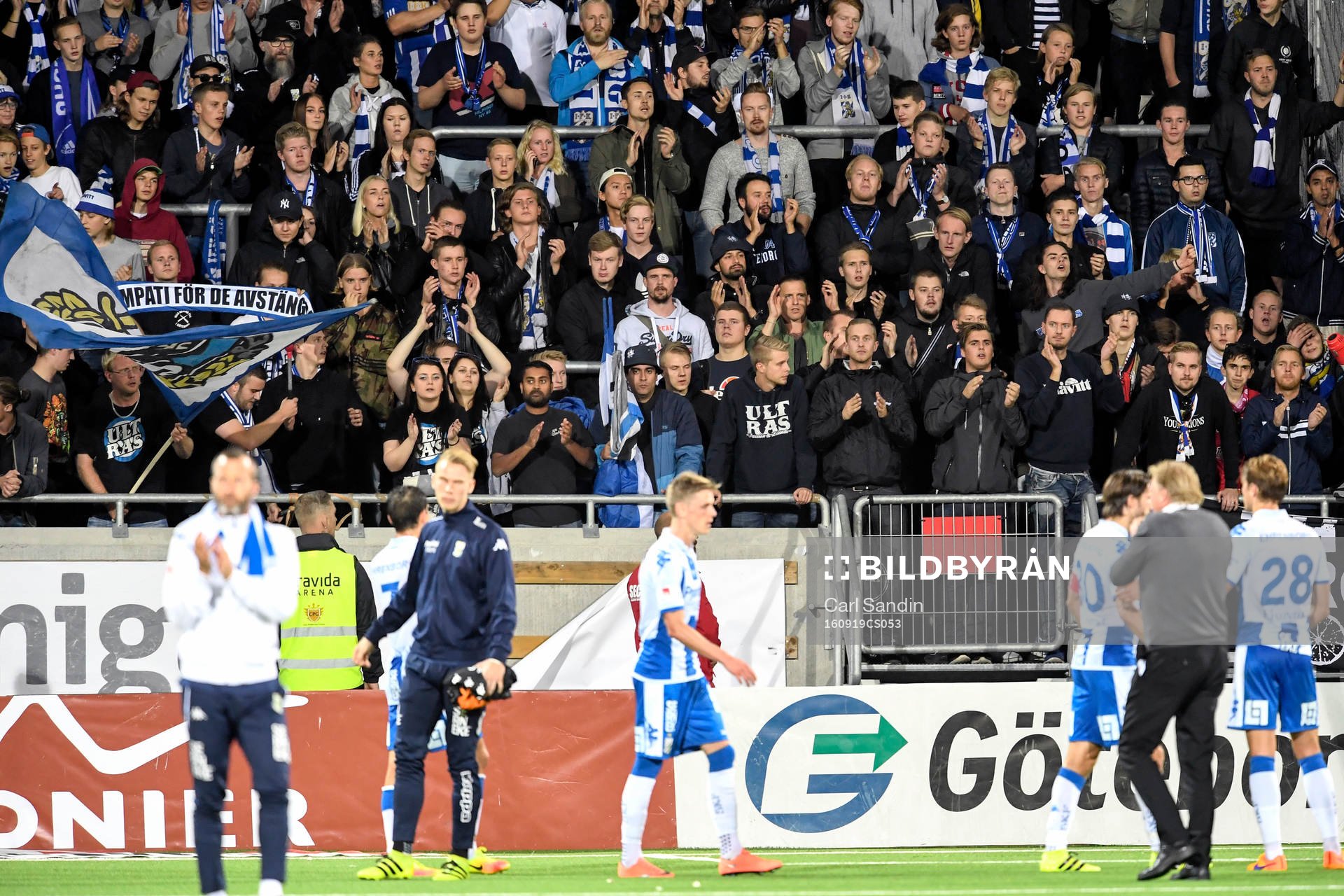 IFK Göteborgs supportrarna applåderar sitt lag
