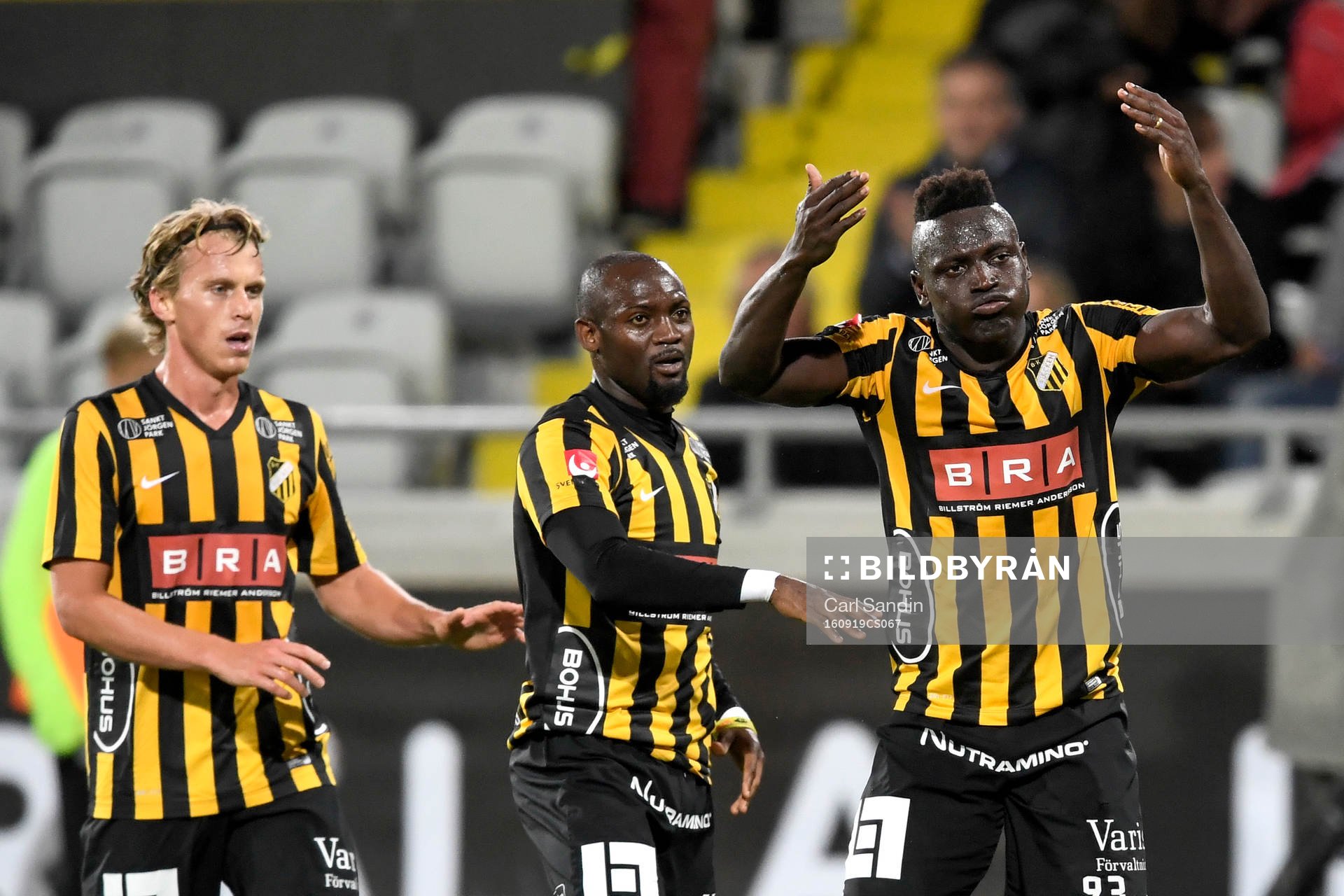 Häckens Rasmus Schuller, John Owoeri jublar med Häckens