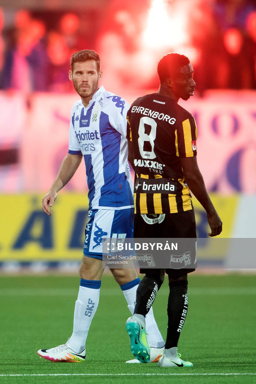 IFK Göteborgs Emil Salomonsson och Häckens Mirad Garza under fotbollsmatchen i Allsvenskan mellan Häcken och IFK Göteborg den 19 september 2016 i Göteborg.