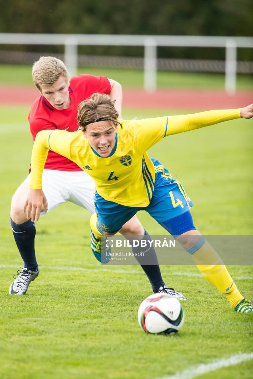 Sveriges Samuel Ohlsson i fotbollsmatchen mellan Sverige