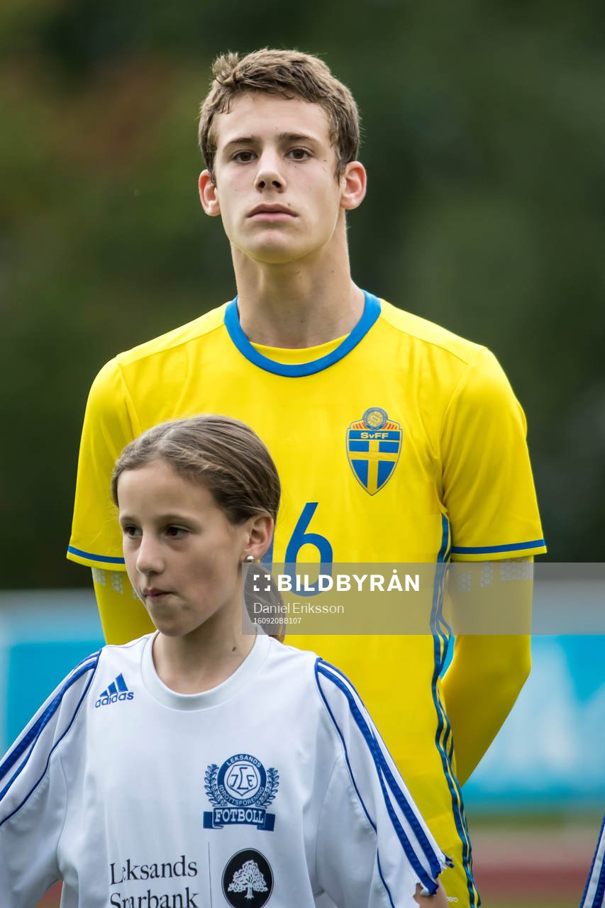 Sveriges Gabriel Wallentin i fotbollsmatchen mellan Sverige