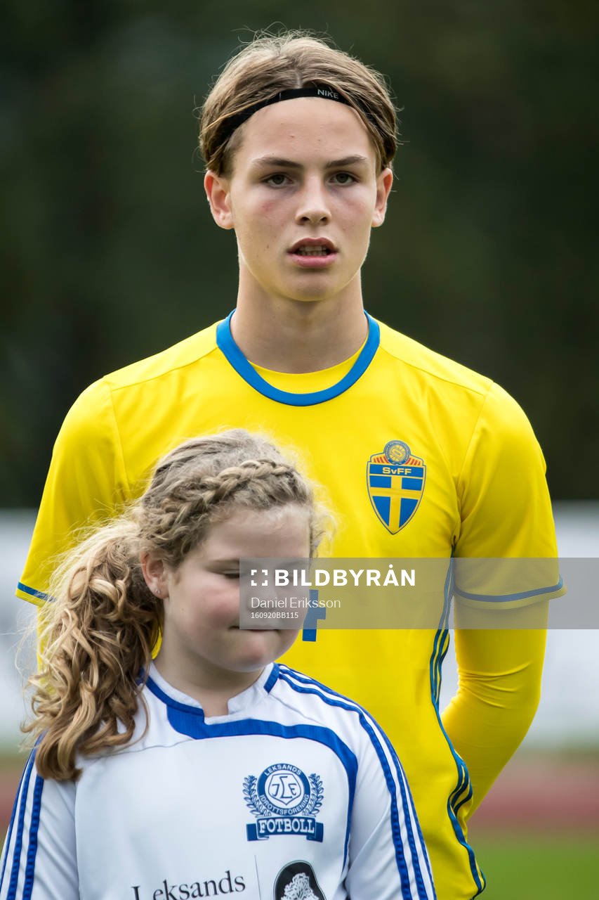 Sveriges Samuel Ohlsson i fotbollsmatchen mellan Sverige