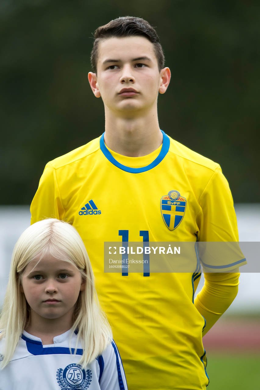 Sveriges Benjamin Hajdari  i fotbollsmatchen mellan Sverige