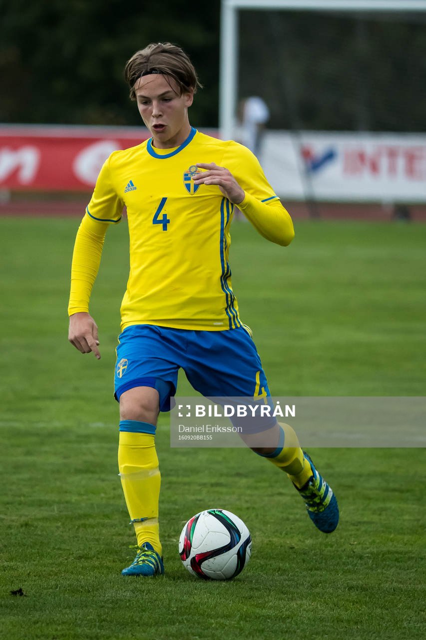 Sveriges  Samuel Ohlsson i fotbollsmatchen mellan Sverige