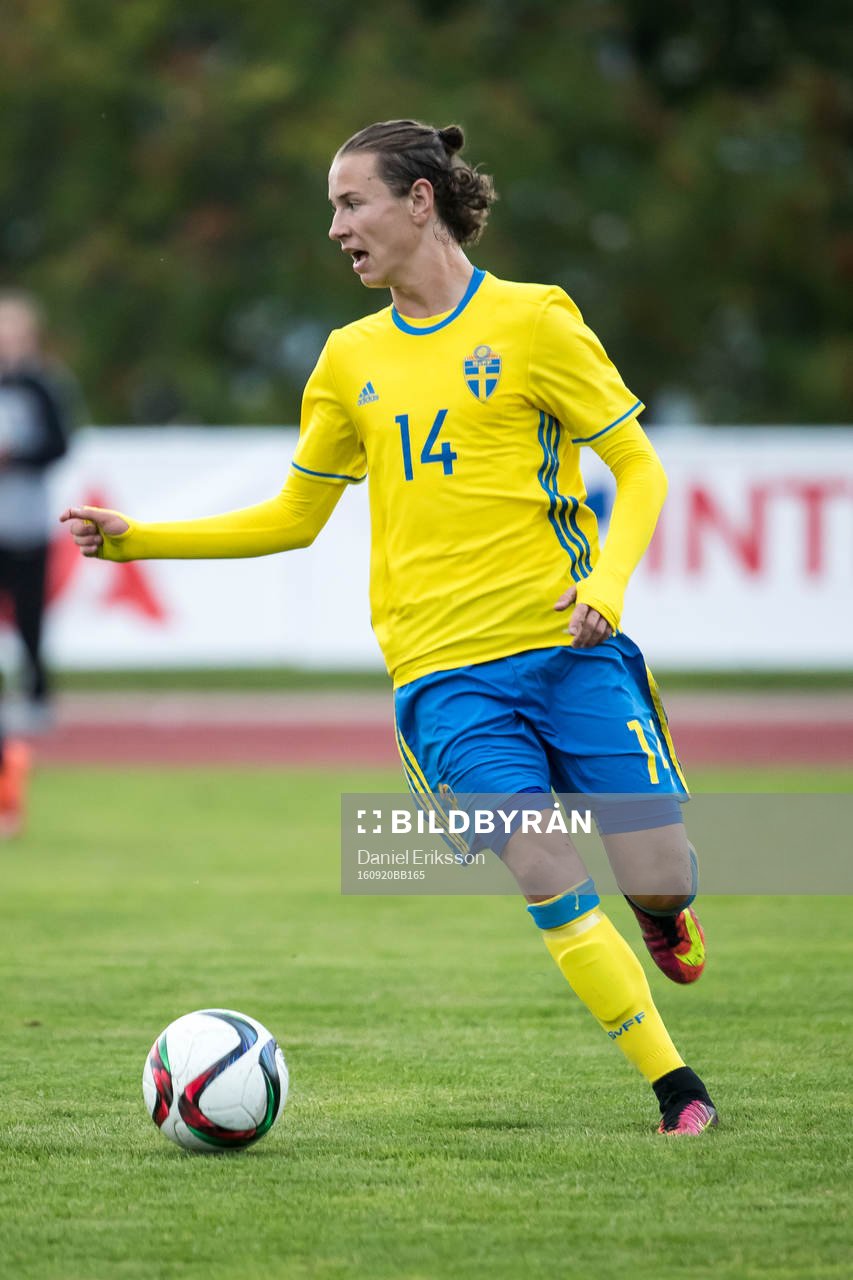 Sveriges Alex Timossi Andersson  i fotbollsmatchen mellan