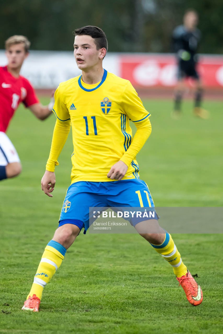 Sveriges Benjamin Hajdari  i fotbollsmatchen mellan Sverige