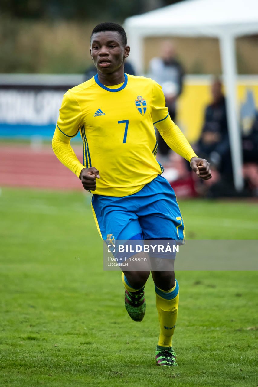 Sveriges Sylvin Mulumba Kayembe Ilolo i fotbollsmatchen