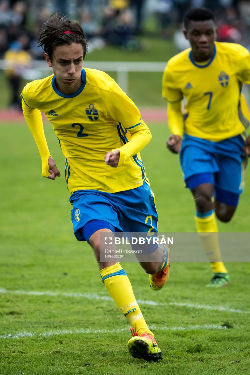 Sveriges Tyler Sernling  i fotbollsmatchen mellan Sverige