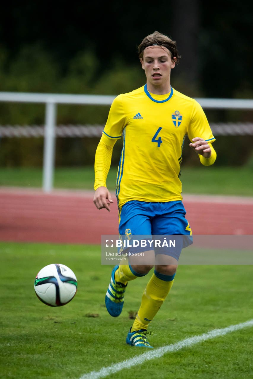 Sveriges Samuel Ohlsson i fotbollsmatchen mellan Sverige